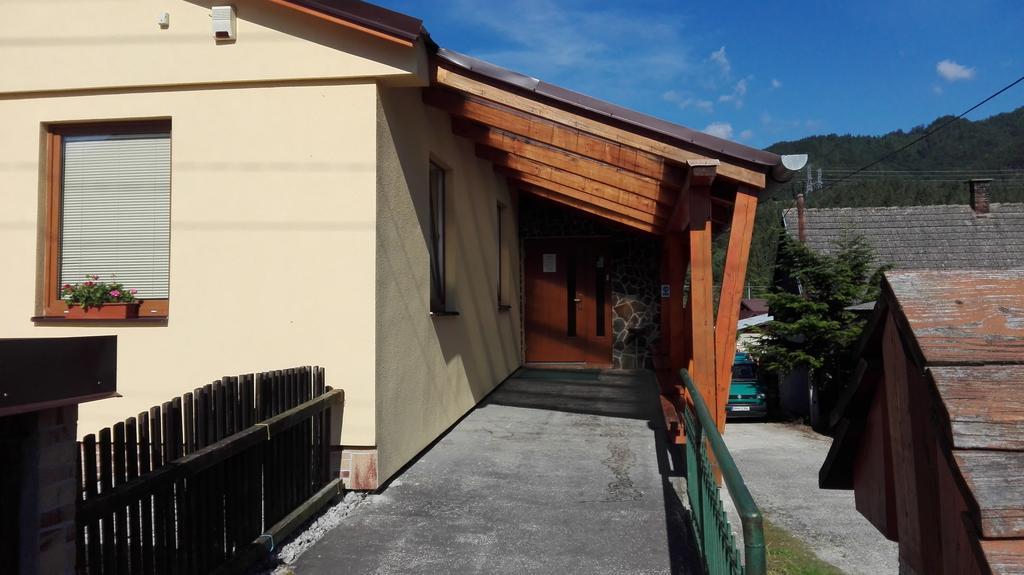 Turistická Ubytovňa Osada Liptovská Osada Exterior foto